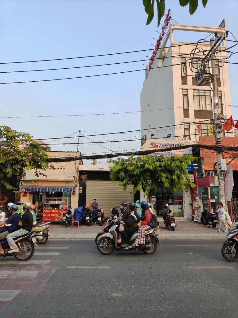 Giảm 2 Tỷ Nhà 4.5M x 23M Mặt Tiền Nguyễn Ảnh Thủ Ngay Ngã Tư Tô Ký