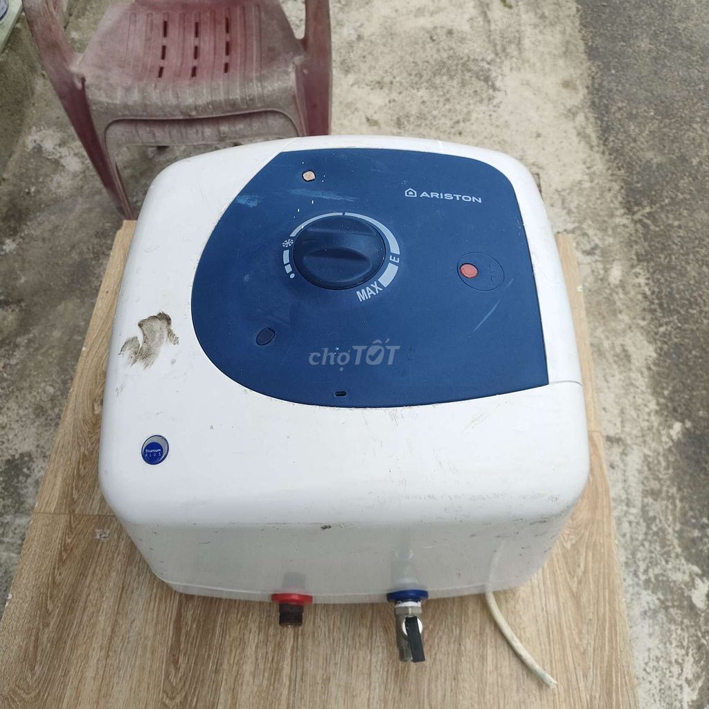 Máy nước nóng 15l aiston  chia lại cho ai cần