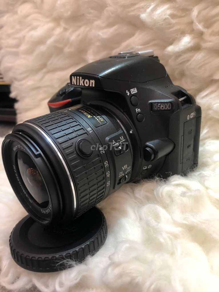 NIKON D5600 + KIT 18-55 VR II