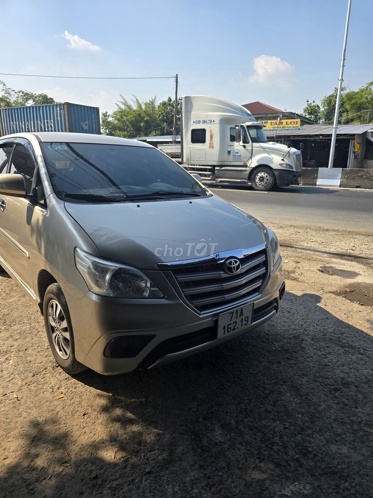 Toyota Innova 2015 E - 185 km