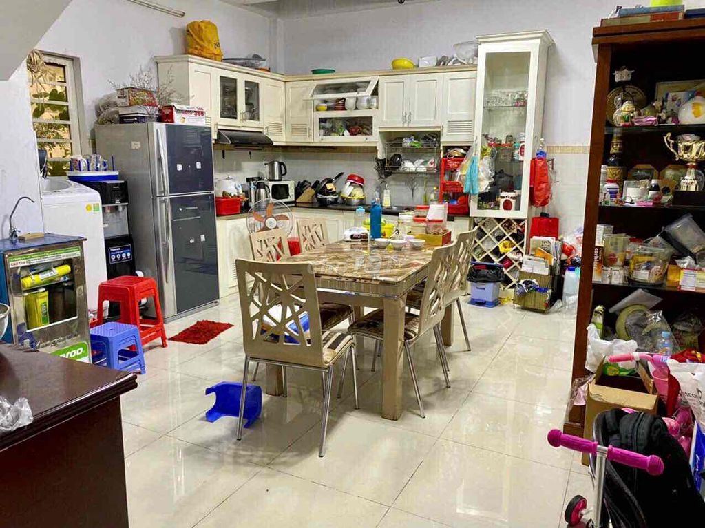 Дом в переулке с заездом для машины 6м: Хоанг Хоа Тхам, 4.8х14м, 2 этажа + терраса