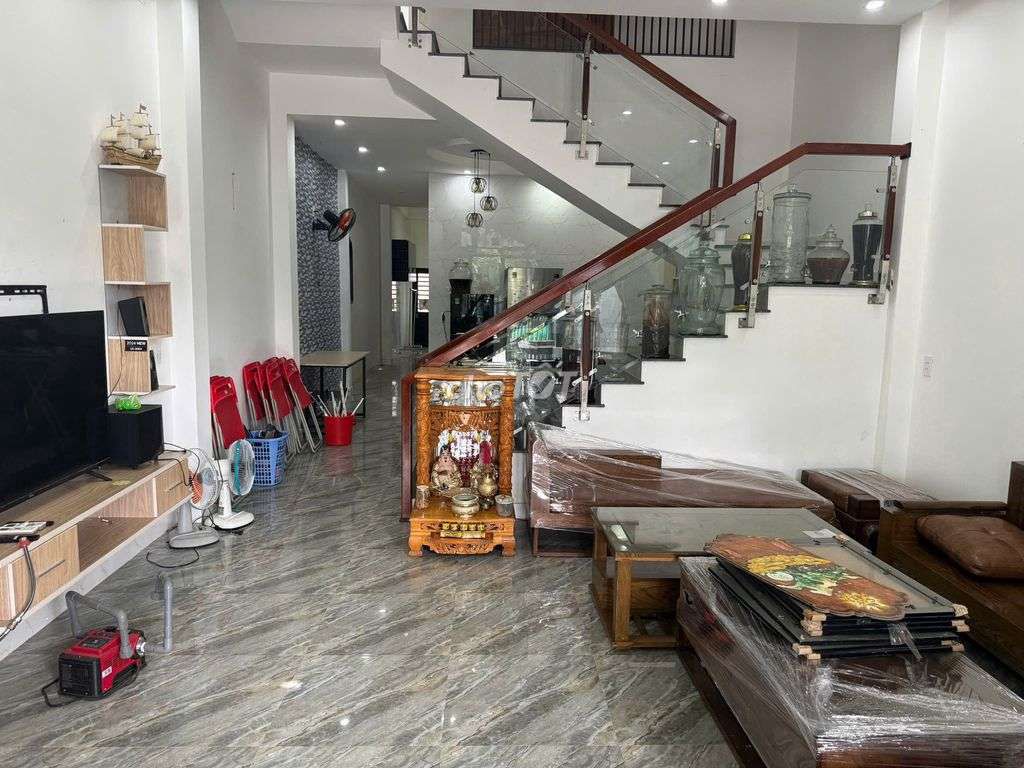Nhà 2 tầng 3pn đẹp mặt tiền hoàng đình ái