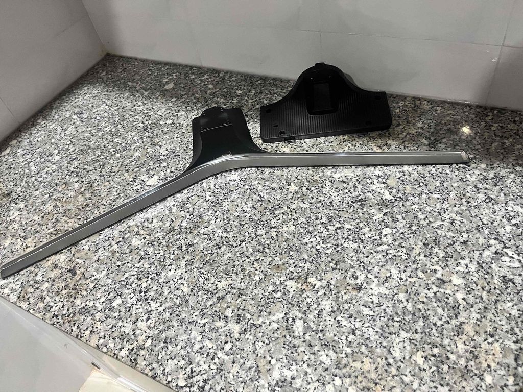 Chân đế TV 43 inch Mới. Mua bán Tivi, Âm thanh tại Thành phố Phan Thiết Bình Thuận được đăng bởi hoàng anh hình 1