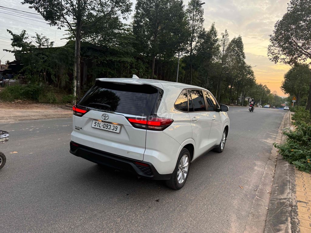 Toyota Innova Cross 2024 2.0V Trắng. Mua bán Ô tô tại Quận 12 Tp Hồ Chí Minh được đăng bởi Văn Bình hình 5