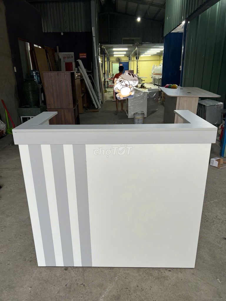 Quầy lễ tân gỗ 1m2x60cm. Mua bán Tủ, kệ gia đình tại Quận 12 Tp Hồ Chí Minh được đăng bởi Thanh lý Phú Cường hình 1
