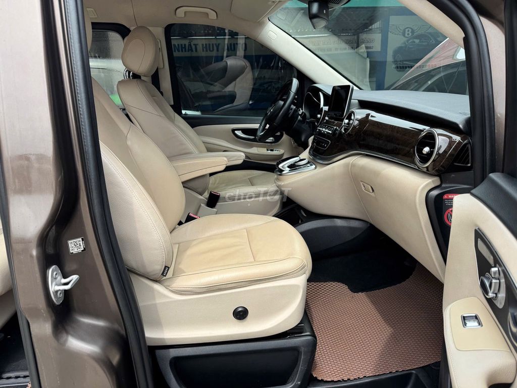 Mercedes Benz V Class V220d 2015. Mua bán Ô tô tại Quận Thanh Xuân Hà Nội được đăng bởi Nguyễn Tuấn Hoàng hình 12