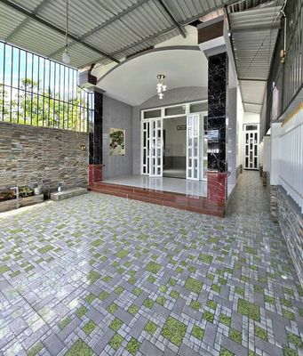 Bán nhà 200m2 ngay Chợ Suối Sâu, 3PN, 3WC, SHR, Gía chỉ 870Tr