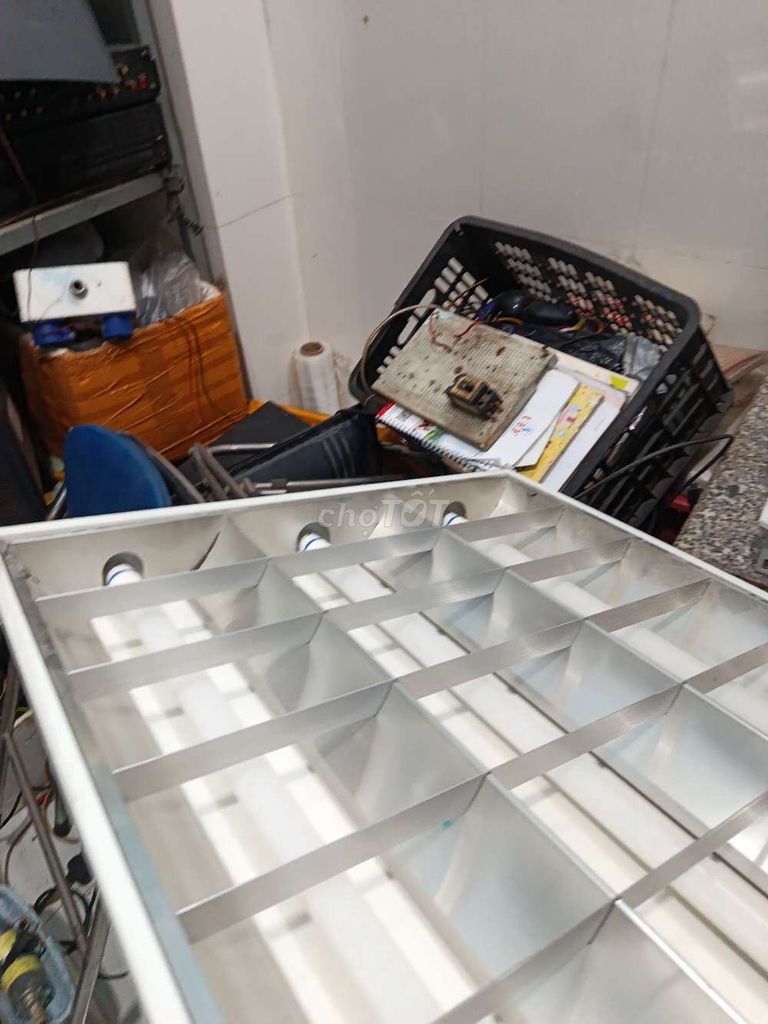 Đèn nhà xưởng. Mua bán Đèn tại Thành phố Thủ Đức Tp Hồ Chí Minh được đăng bởi Hiền Sóng Thần Khiết Tâm hình 1