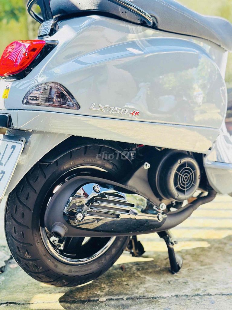 Piaggio Vespa LX 150CC Xám. Mua bán Xe máy tại Quận 12 Tp Hồ Chí Minh được đăng bởi Ta Thanh Thai hình 4
