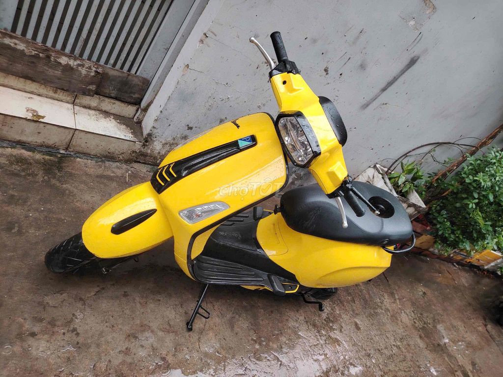Piaggio Vespa Sprint автомат жёлтый