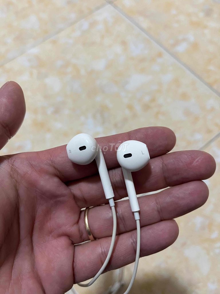 Tai nghe Apple EarPods Lightning Trắng. Mua bán Tivi, Âm thanh tại Thành phố Cà Mau Cà Mau được đăng bởi Huy Lê hình 1