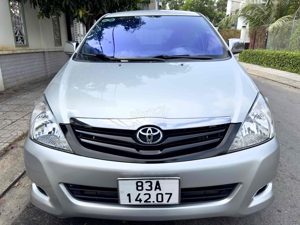 Toyota Innova sản xuất 2011 số sàn cá nhân sử dung