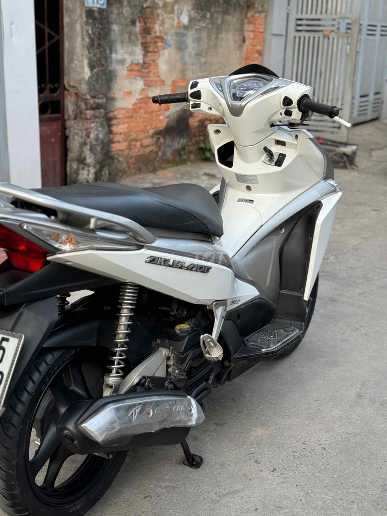 Honda Air Blade White 2012 Fi красивая машина ездит меньше