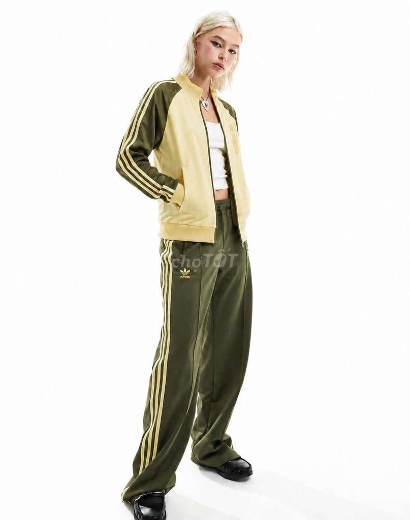 Áo khoác nỉ Adidas Nữ size 38~size S. Mua bán Quần áo tại Quận Tây Hồ Hà Nội được đăng bởi Xem Nữa ở Đây hình 1