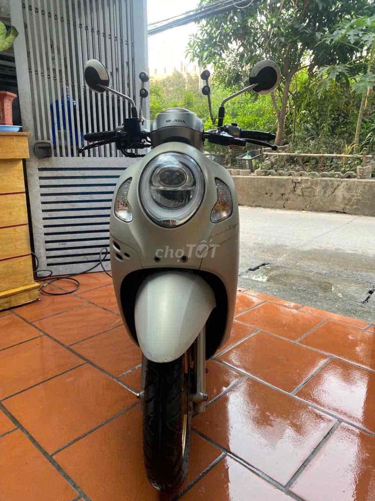 Honda Scoopy 2023 Trắng kem 7817 km. Mua bán Xe máy tại Quận Hai Bà Trưng Hà Nội được đăng bởi Anh Quan hình 1