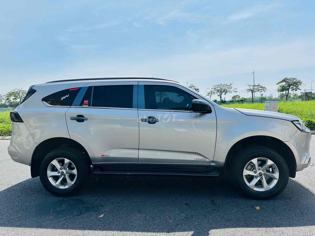 Isuzu Mu X 2022 B7 4x2 MT - 69000 km. Mua bán Ô tô tại Thành phố Thủ Đức Tp Hồ Chí Minh được đăng bởi Đặng Văn Viết hình 4