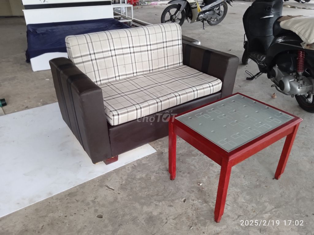 Bàn gỗ Thao Lao+ ghế sofa