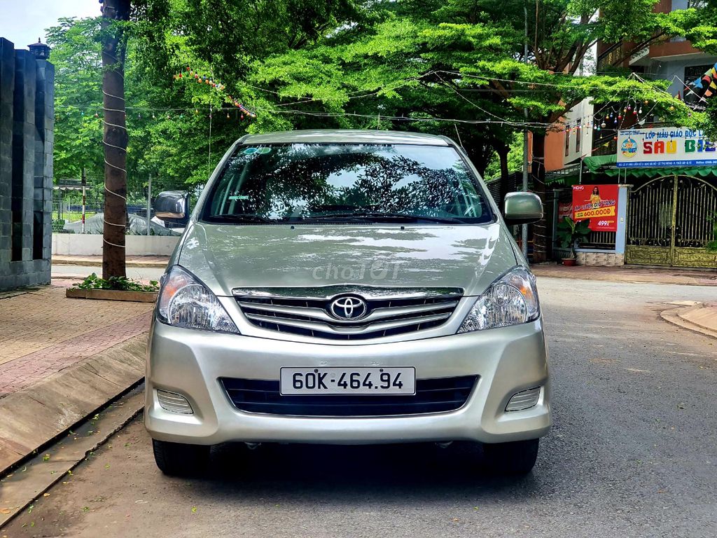 Toyota Innova 2011 G MT 2.0 Bạc đẹp