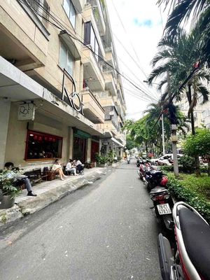 RẤT HIẾM 8,2 Tỷ MẶT TIỀN 7,5x9m CN: 65m2 HOA HUỆ