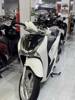 Honda SH 150i màu Trắng. Mua bán Xe máy tại Thành phố Buôn Ma Thuột Đắk Lắk được đăng bởi Khánh Ng