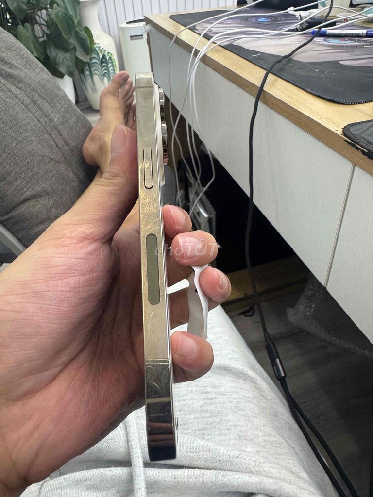 Apple iPhone 14 Pro 256GB Vàng. Mua bán Điện thoại tại Quận Hồng Bàng Hải Phòng được đăng bởi iphone giá rẻ zin chất hình 1