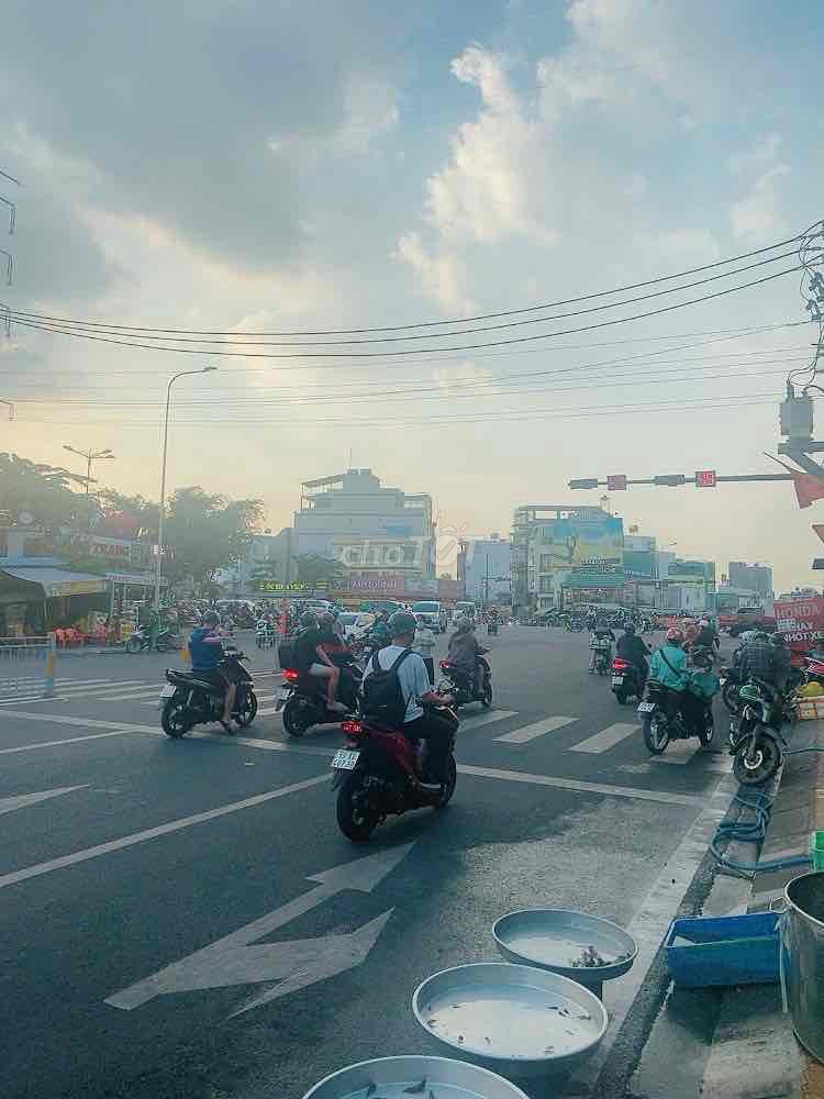 chủ bán lô đất 420m full thổ gần trường đại học văng lang. Mua bán đất tại Quận Bình Thạnh Tp Hồ Chí Minh được đăng bởi Đức Long hình 1