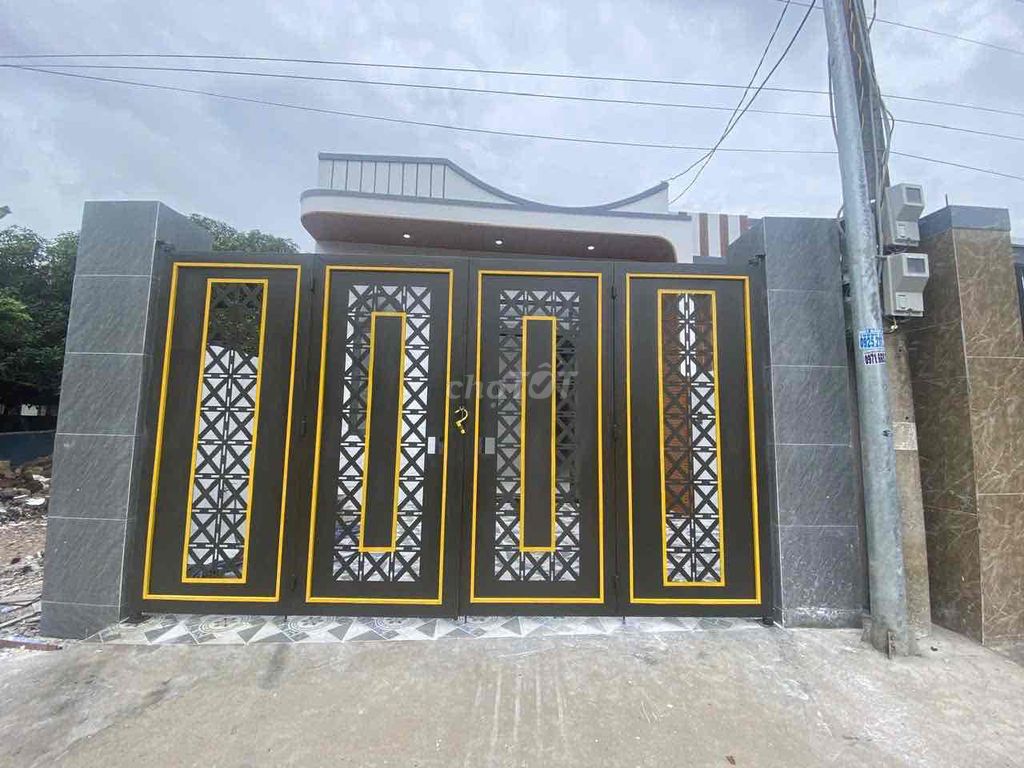 cần bán nhà mới xây trung tâm long điền