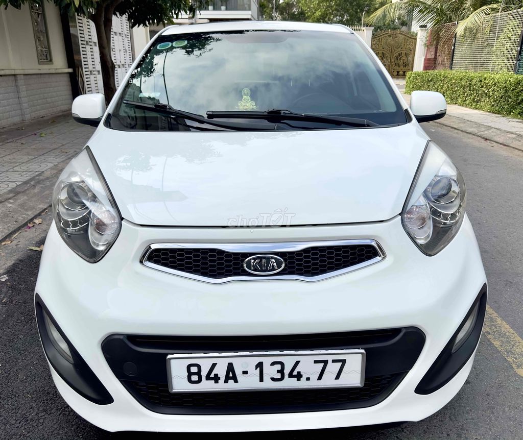 Kia Picanto S 1.25 AT đặc biệt có cửa sổ trời.