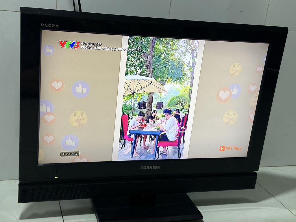 Bán TV TOSHIBA 24in mỏng nguyên zin đẹp long lanh.