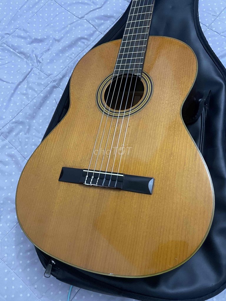 Guitar yamha G-50