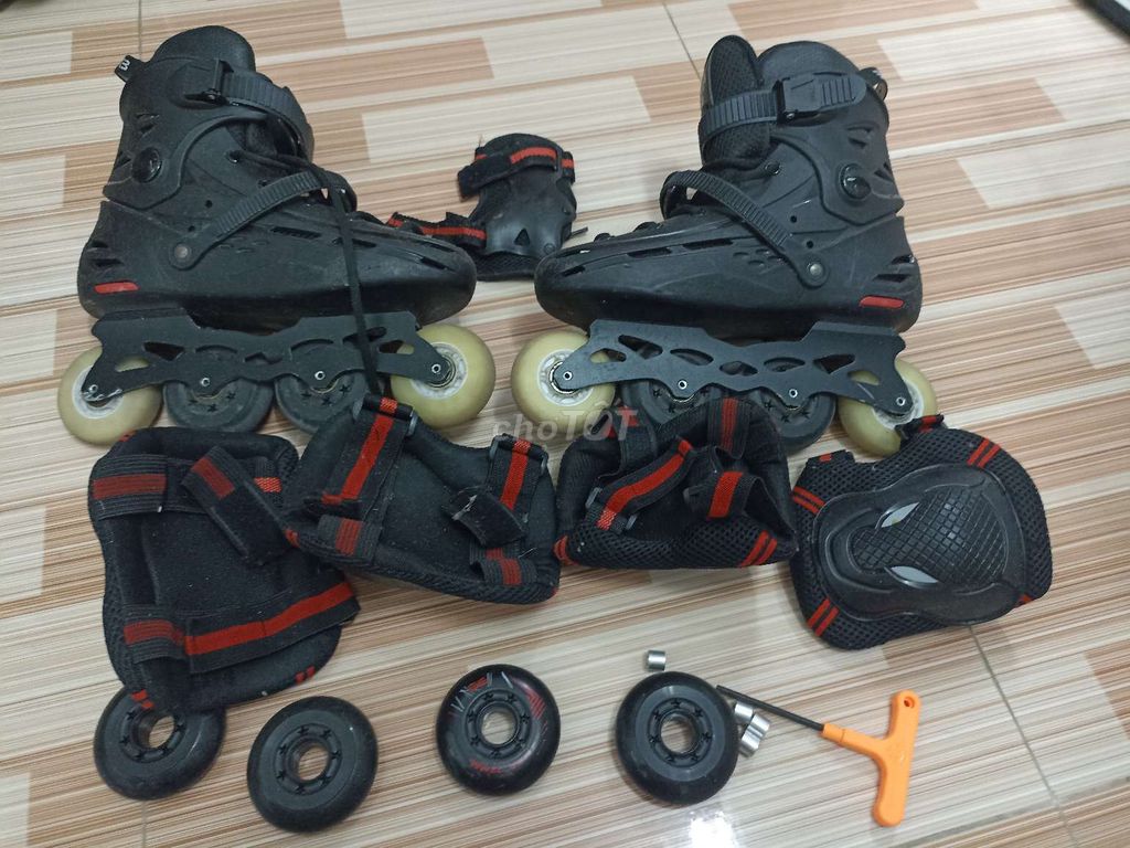 Giày trượt patin Đen. Mua bán Đồ thể thao, Dã ngoại tại Thành phố Long Xuyên An Giang được đăng bởi Sửa Nhà  Điện Lạnh AZ Home hình 1