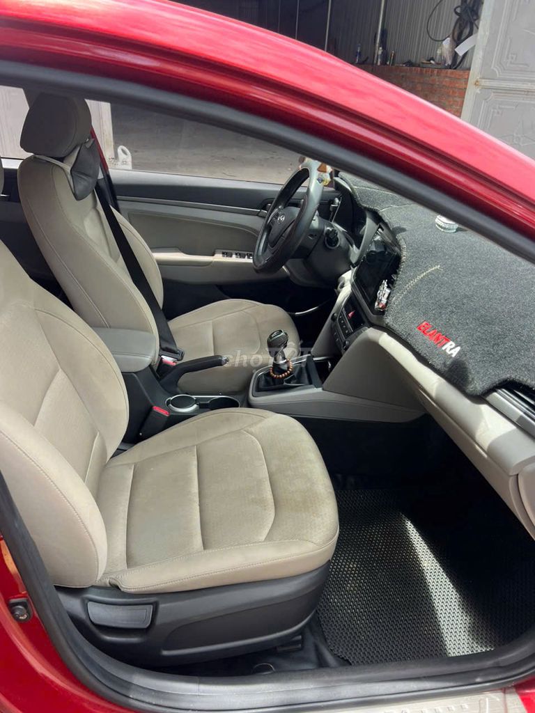 Cần bán e xe gia đình hyndai elantra gps 2017. Mua bán Ô tô tại Thành phố Hội An Quảng Nam được đăng bởi Dat Mai hình 4