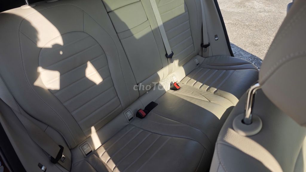 Mercedes GLC300 2018 model 2019 màu đỏ. Mua bán Ô tô tại Quận Thanh Xuân Hà Nội được đăng bởi Nguyễn Tuấn Hoàng hình 11