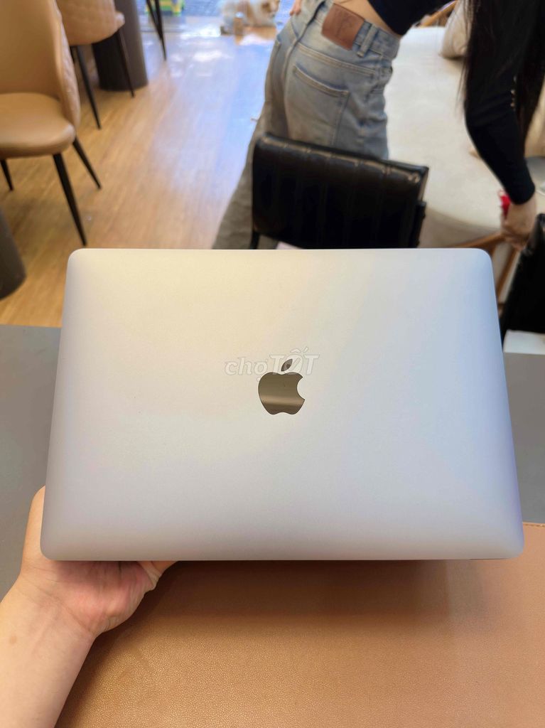 Apple Macbook Air M1 8GB/256GB Bạc. Mua bán Laptop tại Thành phố Buôn Ma Thuột Đắk Lắk được đăng bởi Nguyễn Hữu Duy hình 1