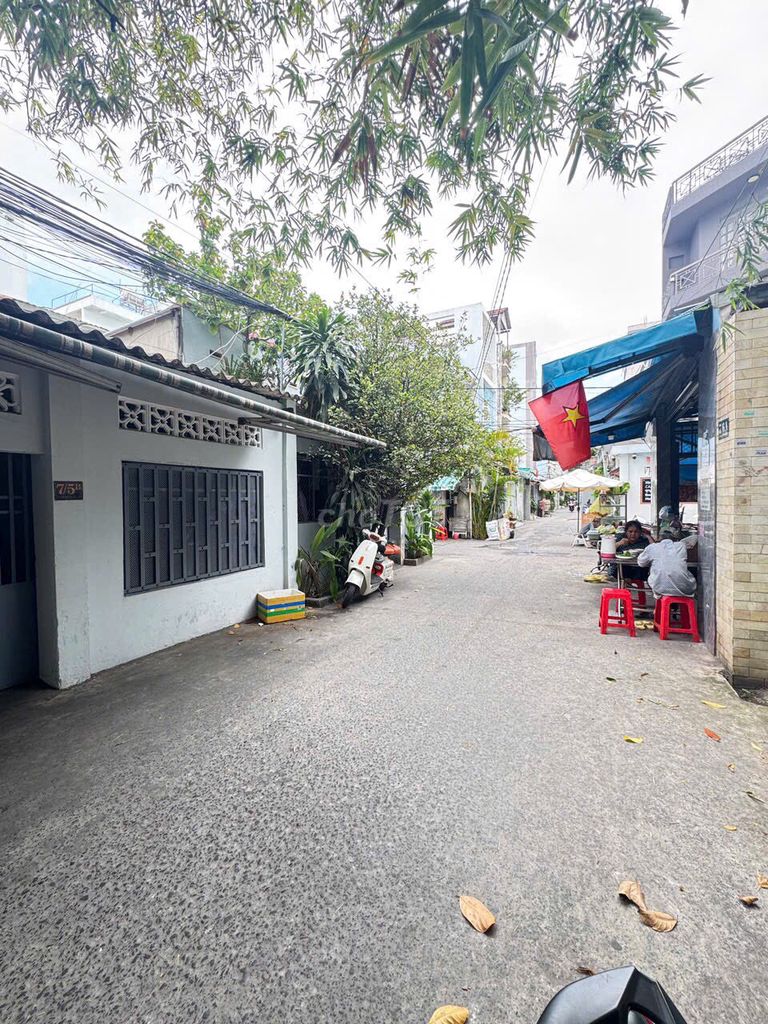 Дом в переулке Chánh Hưng, 4х17.14м, 69.3м2, переулок для авто рядом с Pham Hung