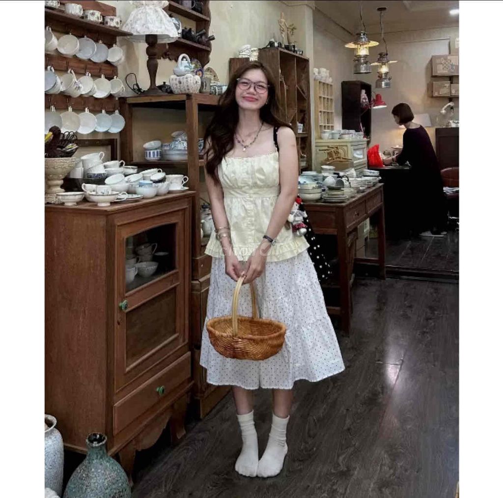 Áo 2 dây nữ kẻ caro trắng Freesize. Mua bán Quần áo tại Quận 4 Tp Hồ Chí Minh được đăng bởi pass đồ hình 1
