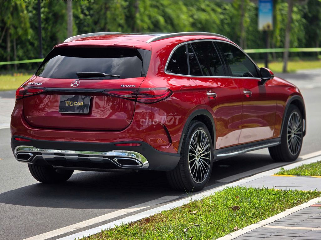 Mercedes GLC300 Model 2024 - Công Ty Xuất Hóa Đơn