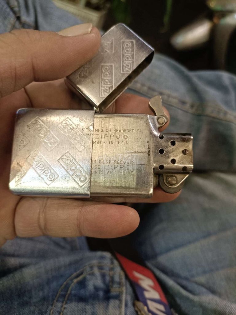 Zippo 1979 như ảnh hàng lướt ít sử dụng