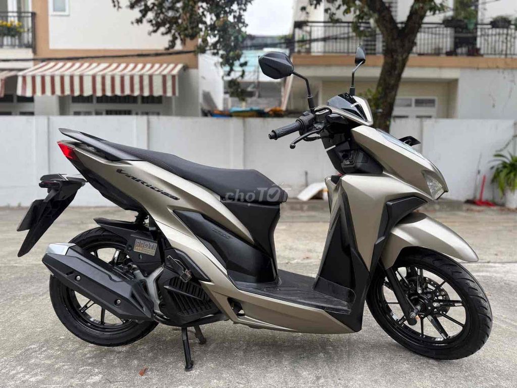 Honda Vario 150 песочно-желтый скутер