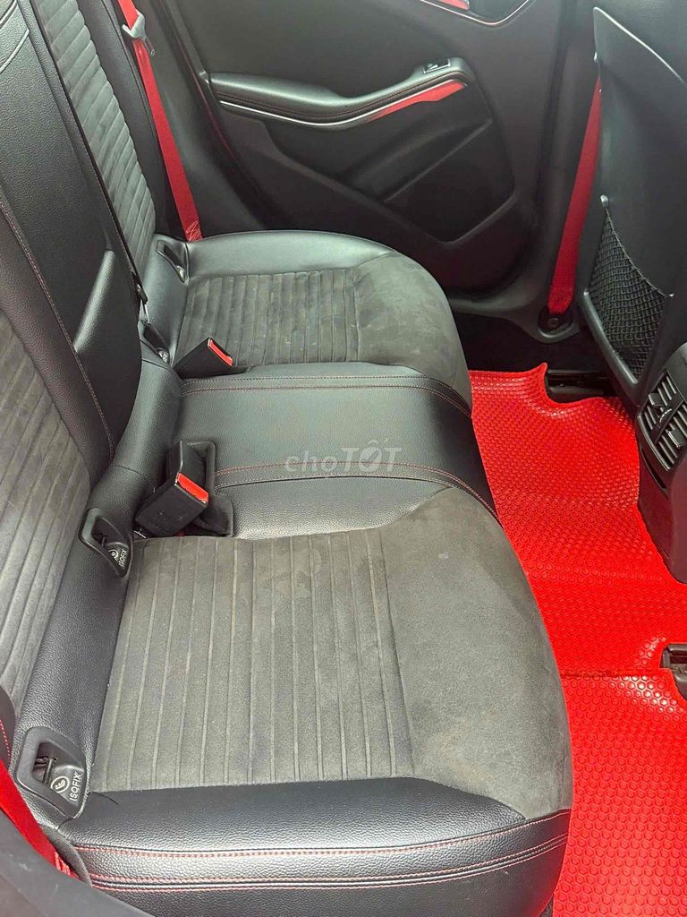 Mercedes Benz GLA250 AMG 4Matic sx 2016 màu đỏ. Mua bán Ô tô tại Quận Cầu Giấy Hà Nội được đăng bởi Cao Quý hình 19