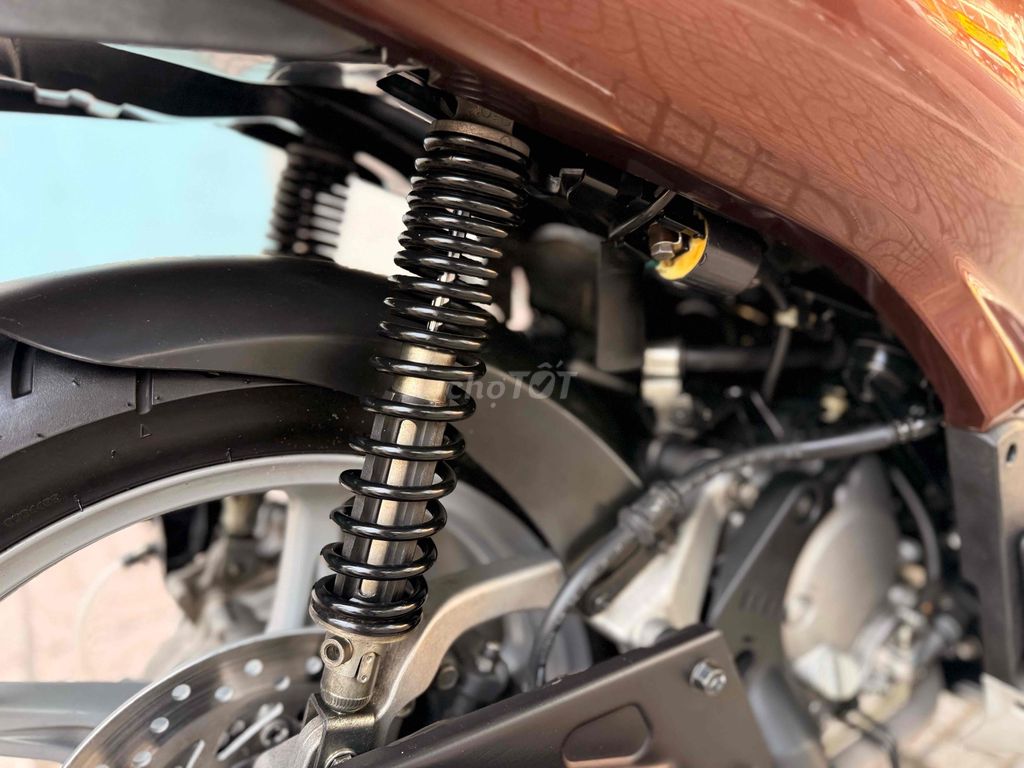 Honda SH150 2011 Nâu 30000 km. Mua bán Xe máy tại Quận 10 Tp Hồ Chí Minh được đăng bởi Giang Lê hình 5