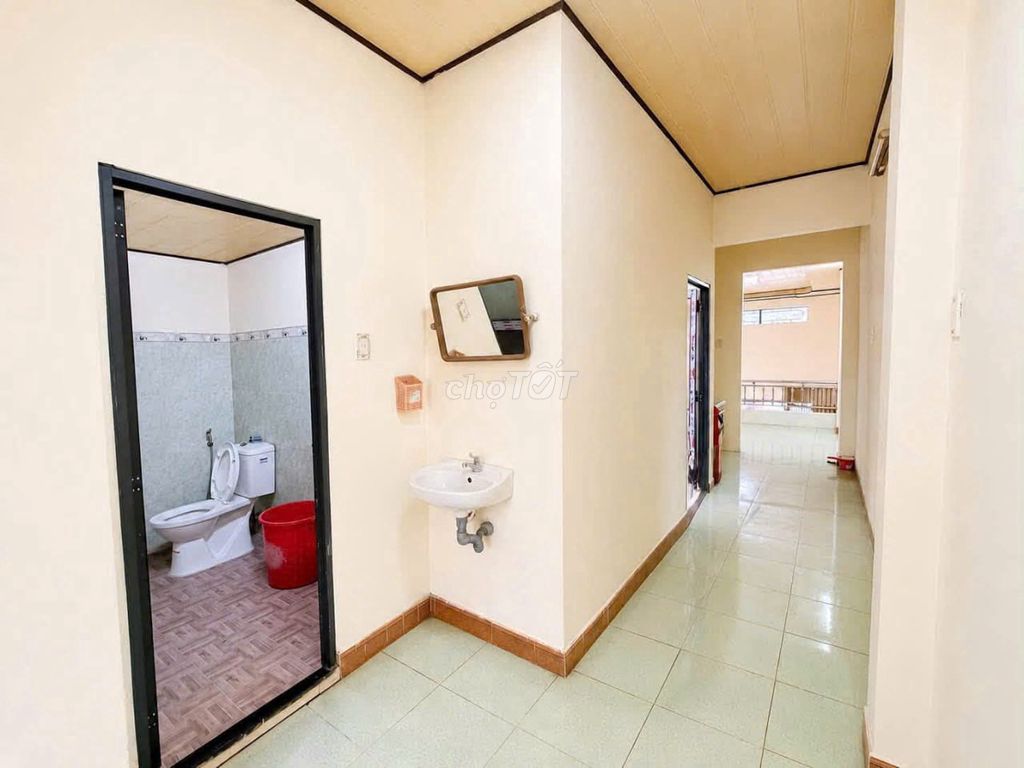 Freshly painted 3-bedroom house on Nguyễn Khánh Toàn — photo 6