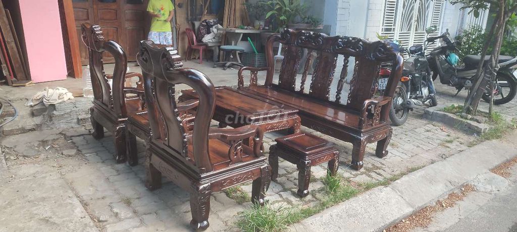 Bộ bàn ghế phòng khách gỗ tự nhiên Cổ điển Nâu. Mua bán Bàn ghế tại Quận Cẩm Lệ Đà Nẵng được đăng bởi Thái phiên  hình 1