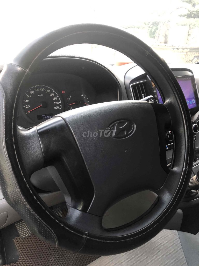 Hyundai Starex 2016 серебристый