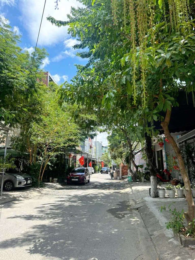 Nhà 2 tầng đường nguyễn thị hồng