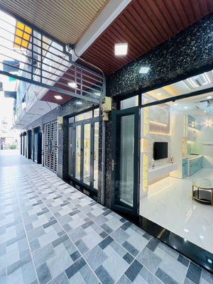 chính chủ bán nhà 2 lầu  hẻm xe hơi đường chuyên dùng chính