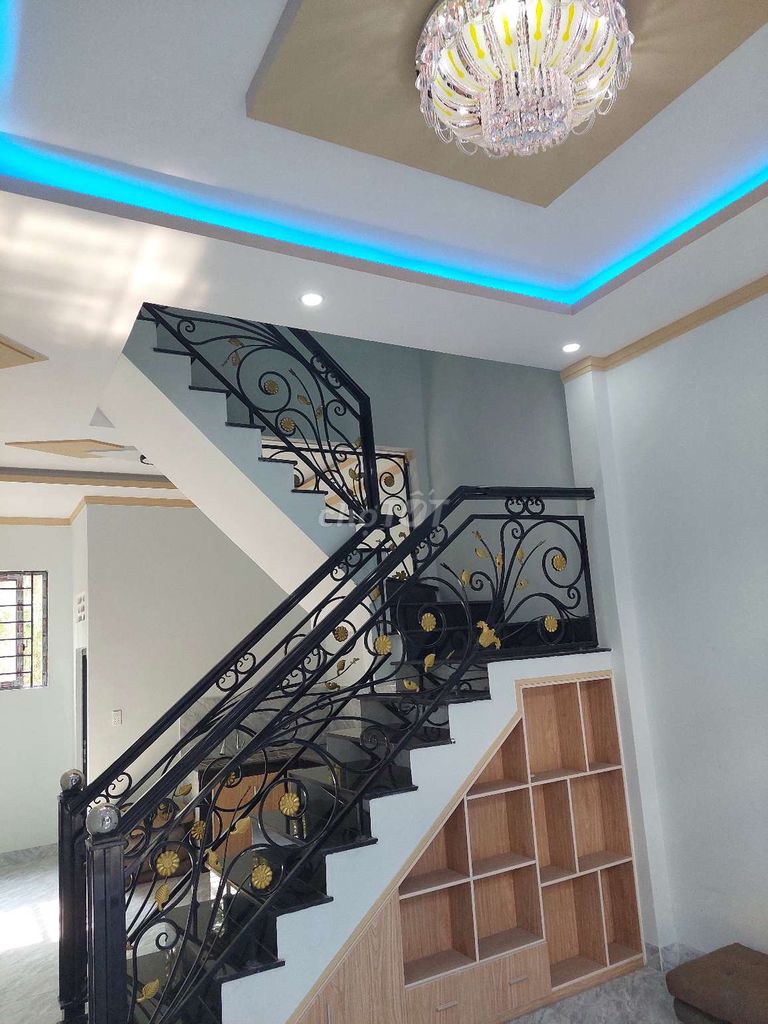 Bán nhà 2 tầng ngay ngã 3 cây sung