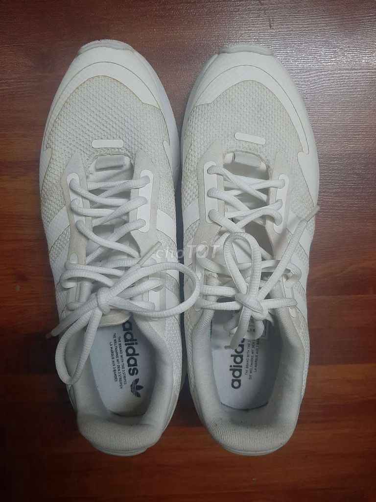 Giày thể thao Adidas Nam Trắng size 44. Mua bán Giày dép tại Quận Hoàng Mai Hà Nội được đăng bởi Trần Quốc Minh hình 1