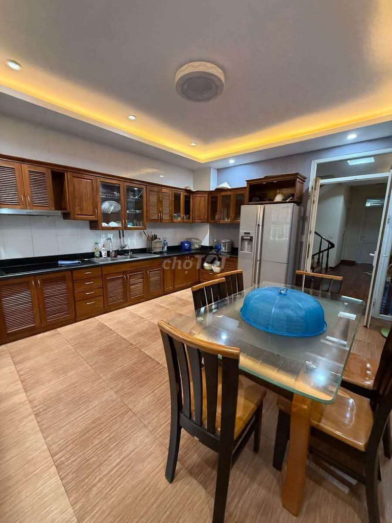 Продается таунхаус Vu Pham Cau Giay площадью 72 м², 7 этажей, лифт, KD, 79 миллиардов долларов