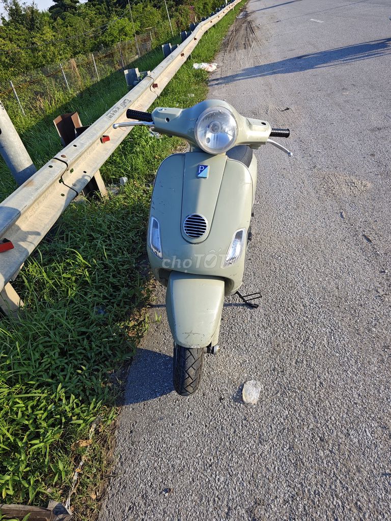 cần bán vespa như hình cần bán gấp. Mua bán Xe máy tại Huyện Đông Anh Hà Nội được đăng bởi bế văn long hình 1